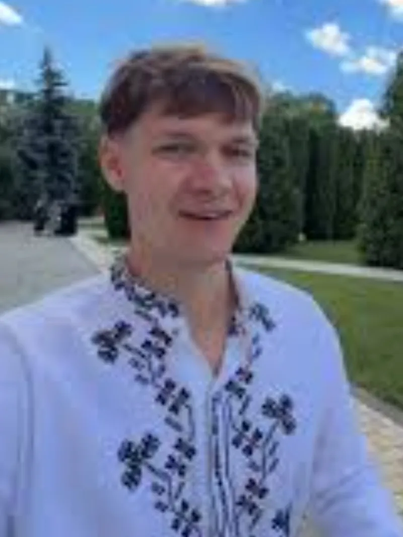 Олександр, 23