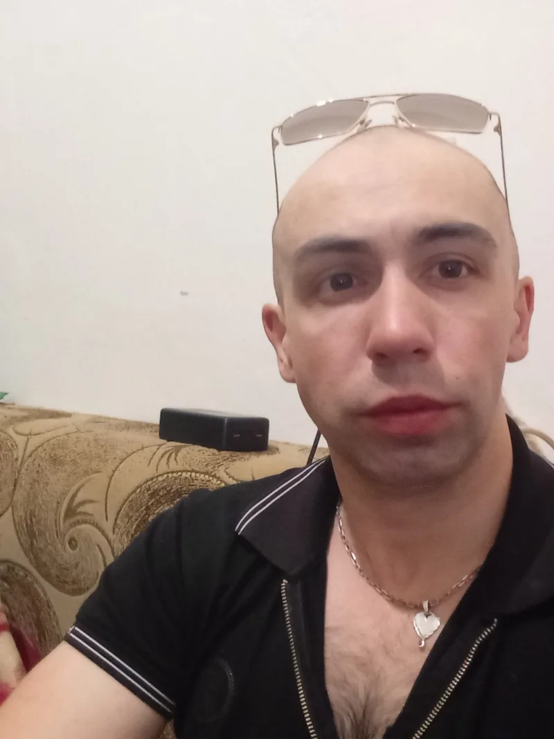 Діма, 33