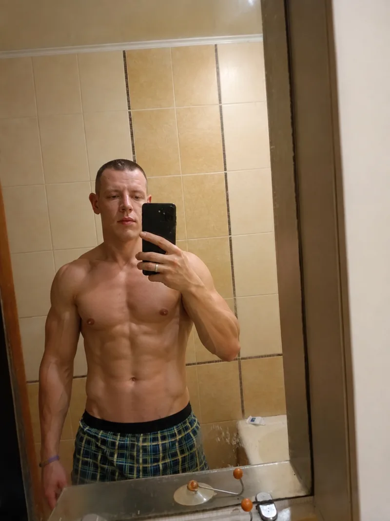 Максим, 25