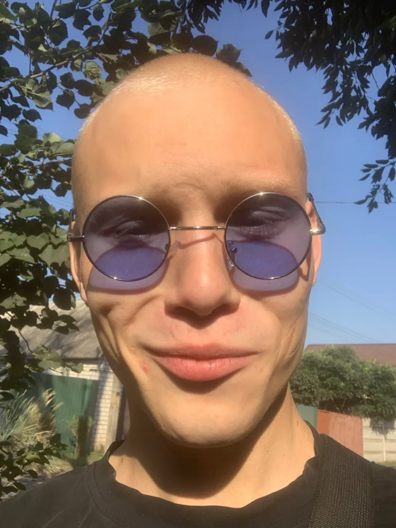 Kosta, 20