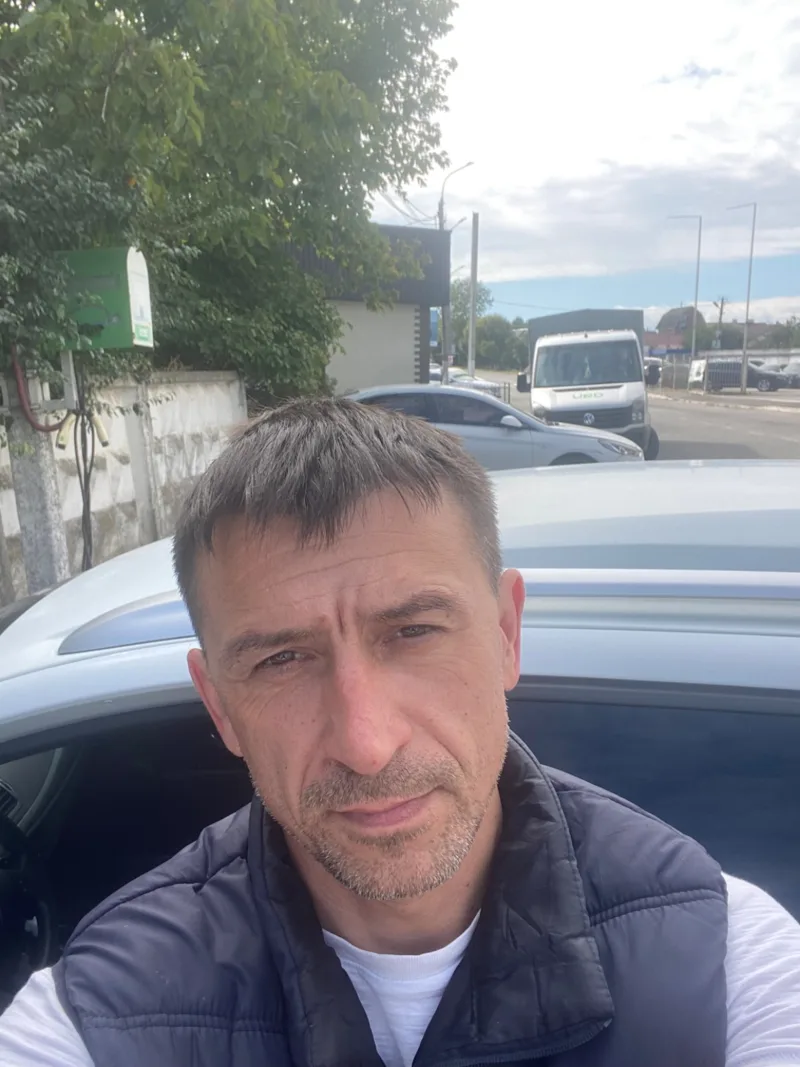 Андрій, 40