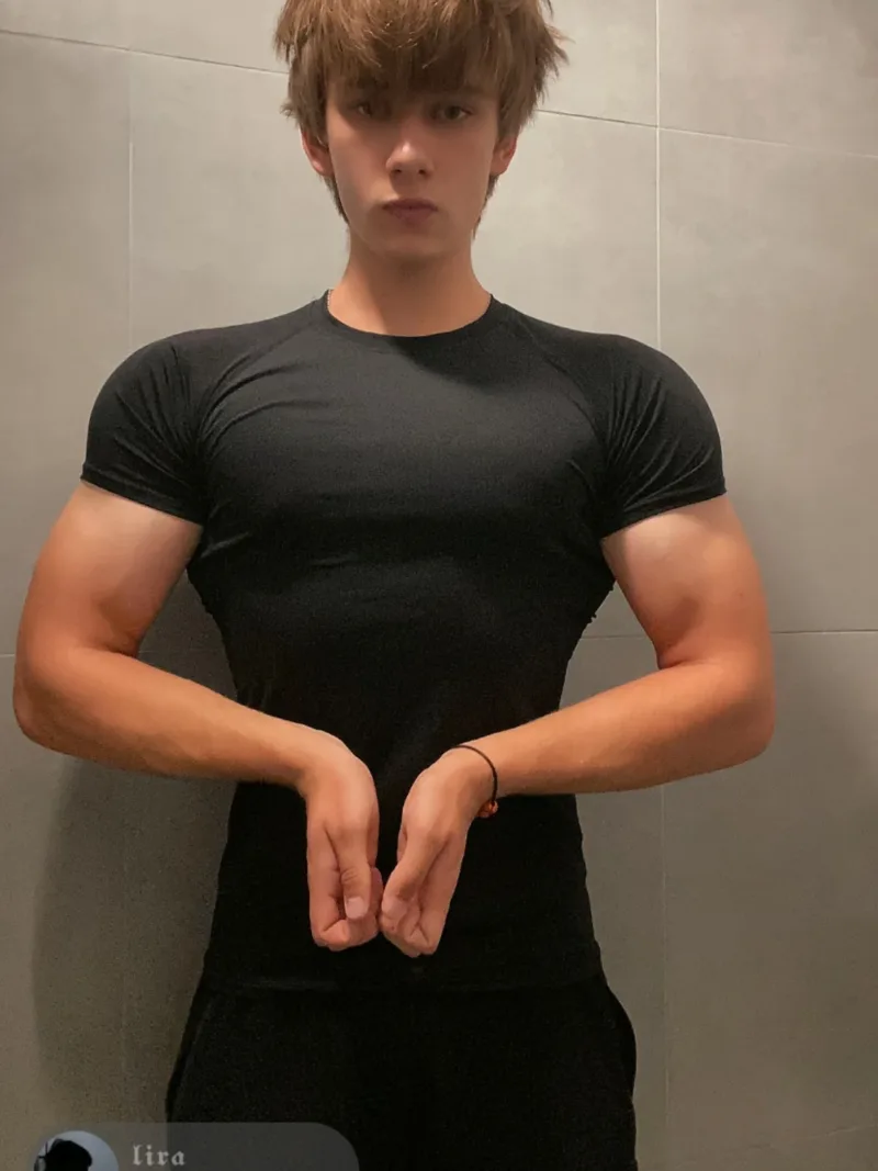 Макс, 18