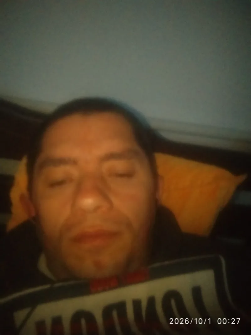 Віктор, 40