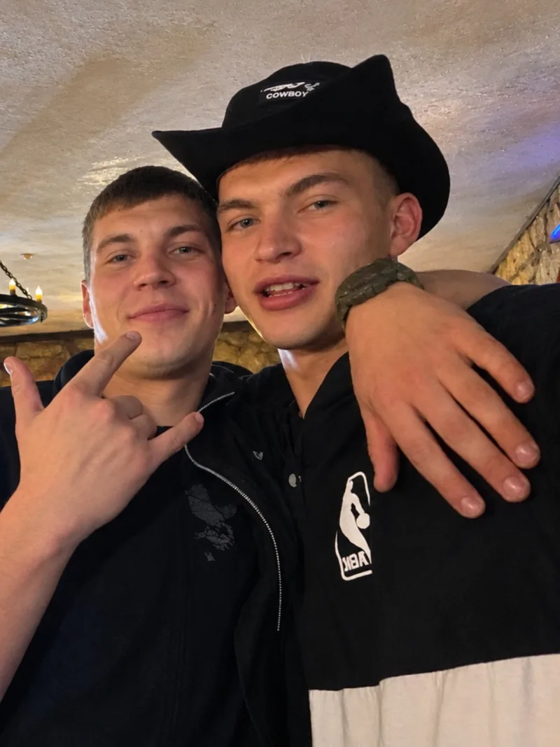 Андрій, 21