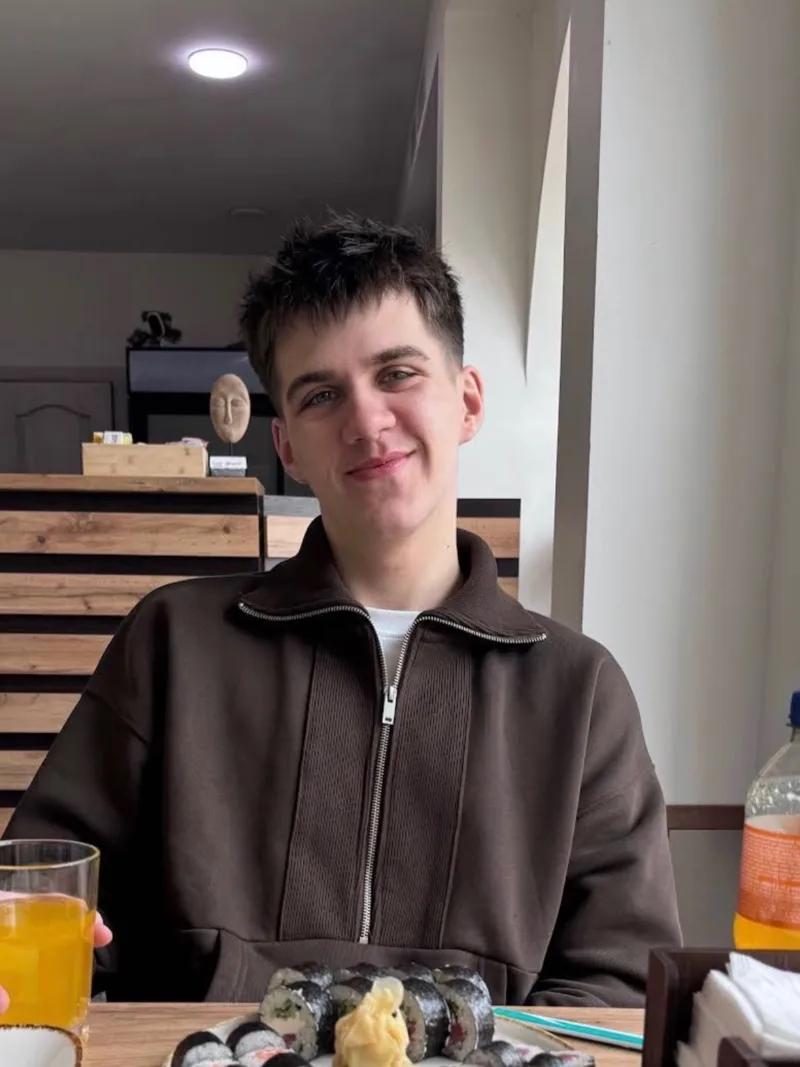Oleksandr, 33