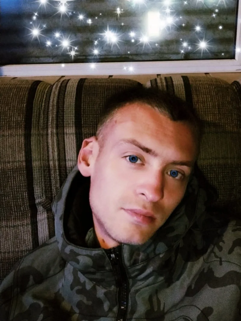 Maks, 32