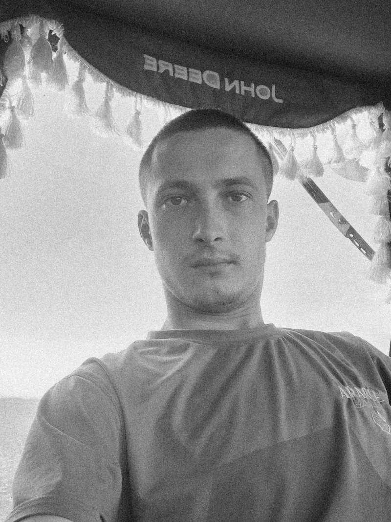 Андрій, 20