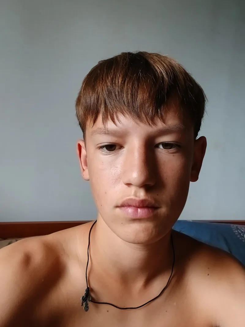 Максим, 19