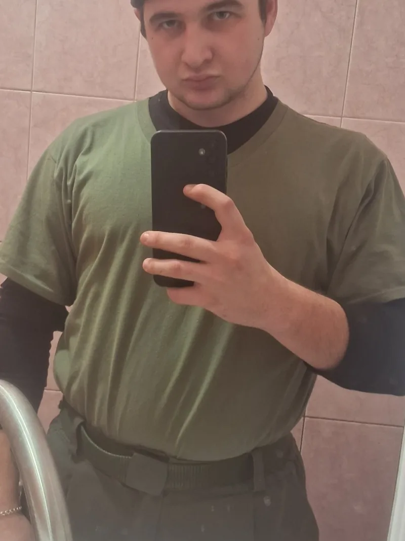 Макс, 20