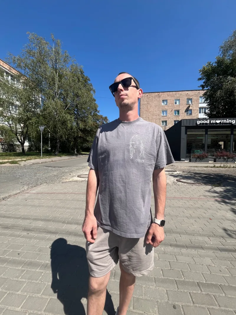 Віктор, 35