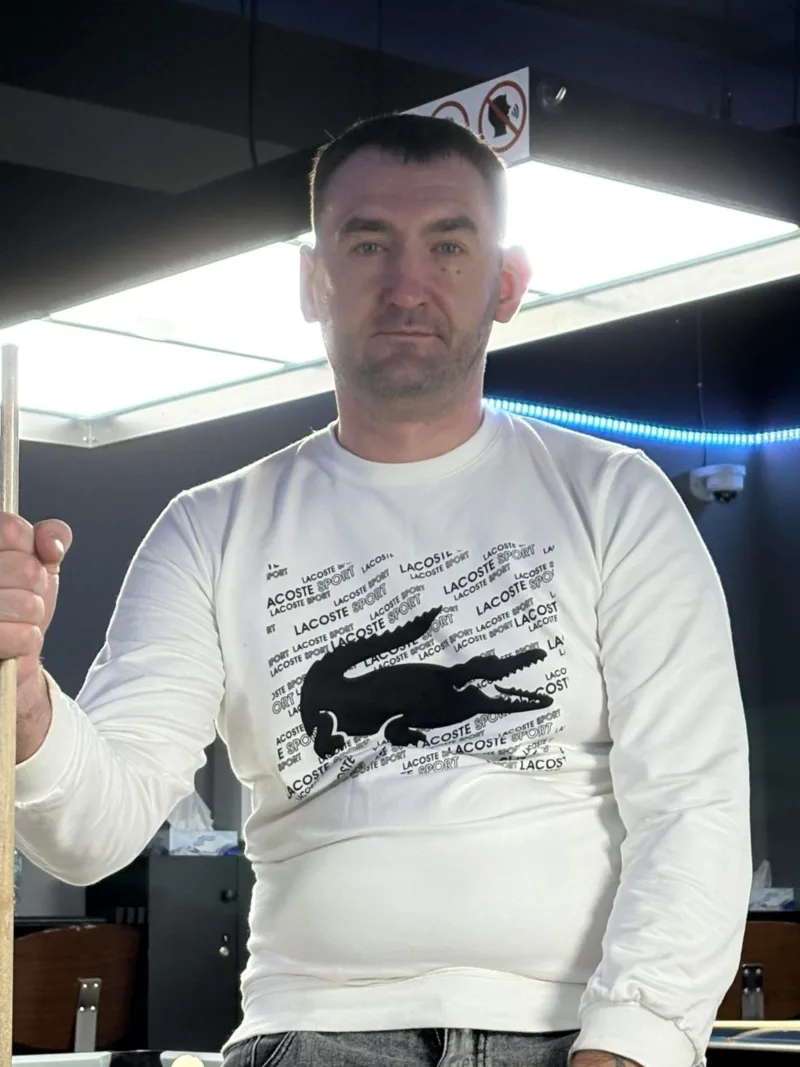 Микола, 33