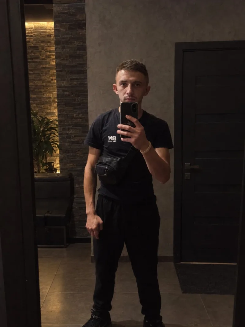 Саня, 23