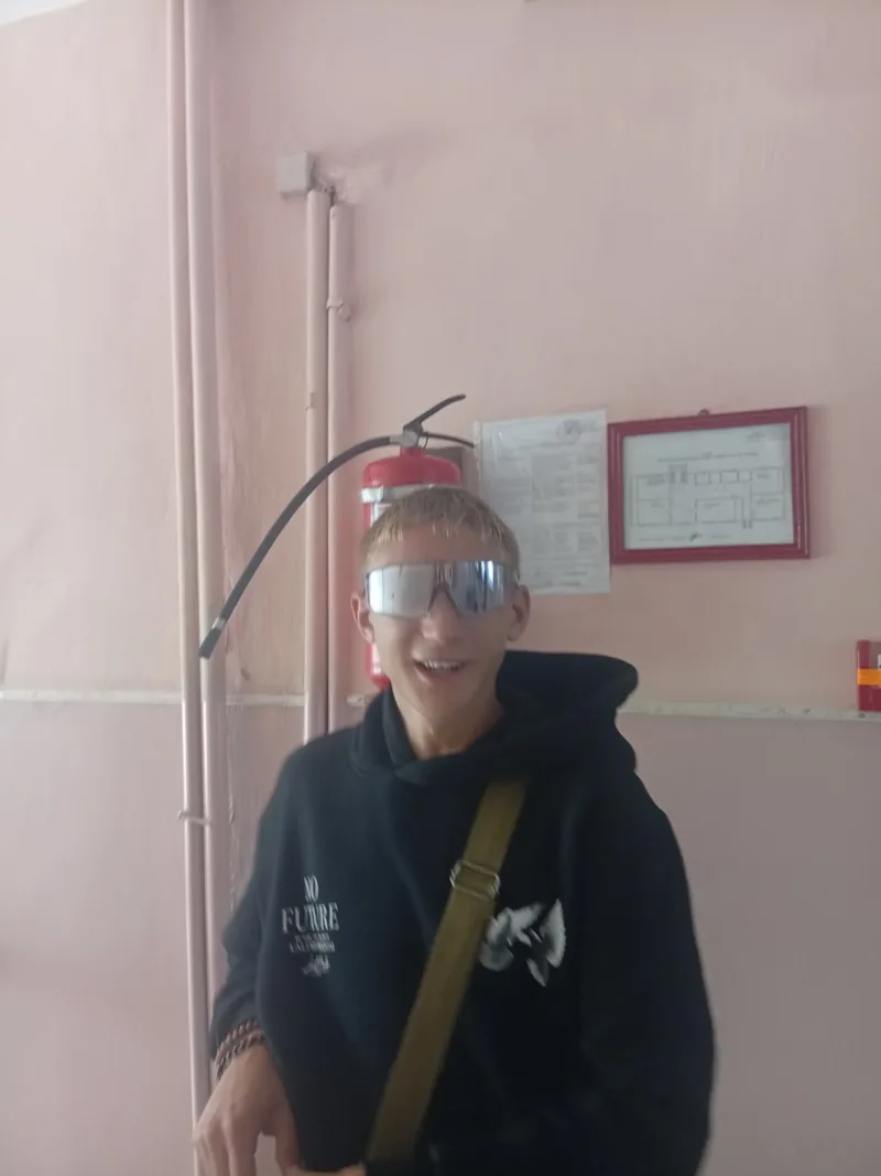 Дима, 18