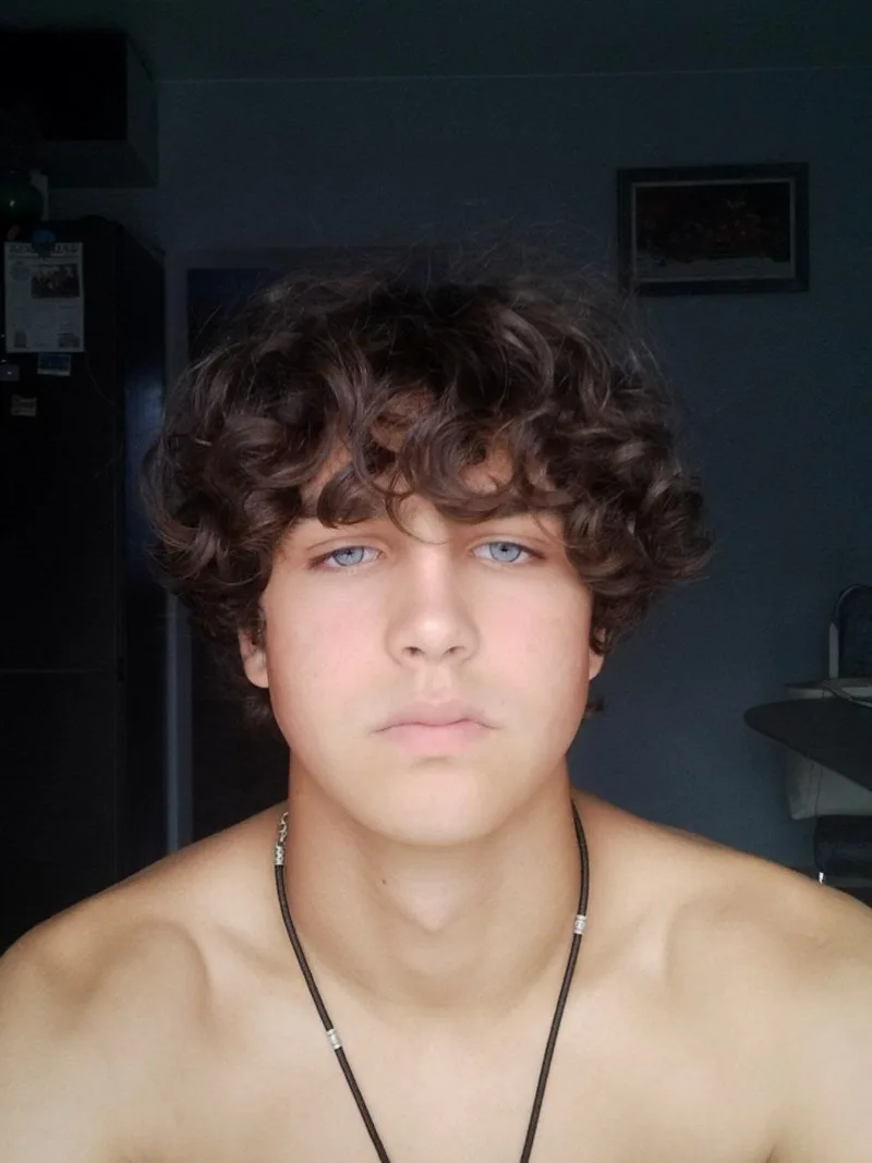 Максим, 18
