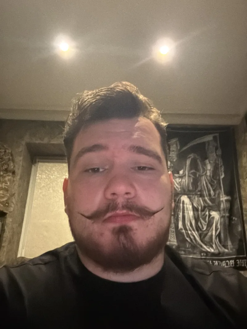 Артем, 23