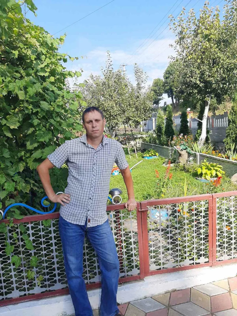 Андрій, 42