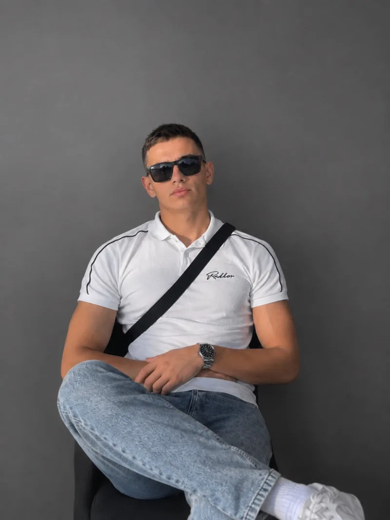 Микола, 21