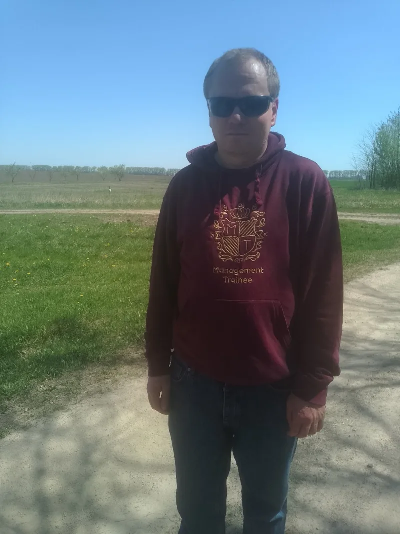 Анатолій, 33