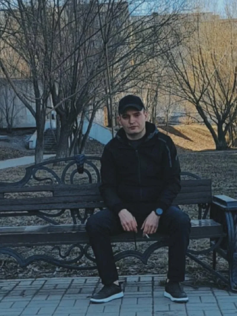 Макс, 28