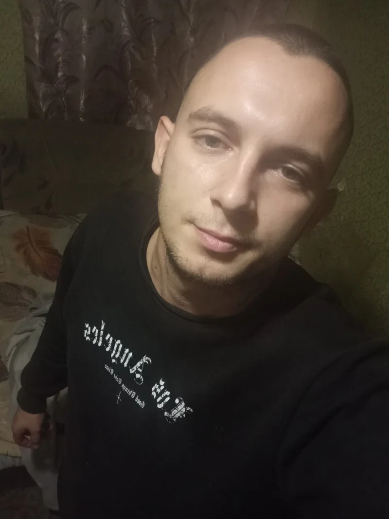 Денис, 24