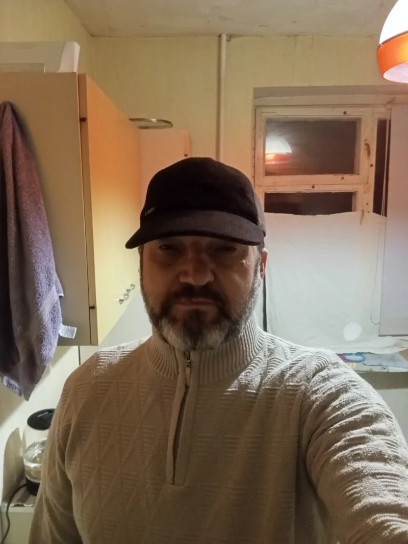 Саша, 52