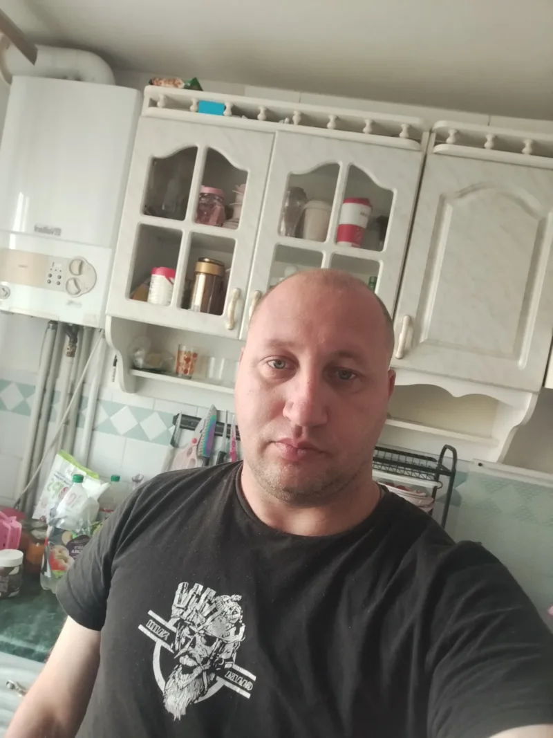 віктор, 37