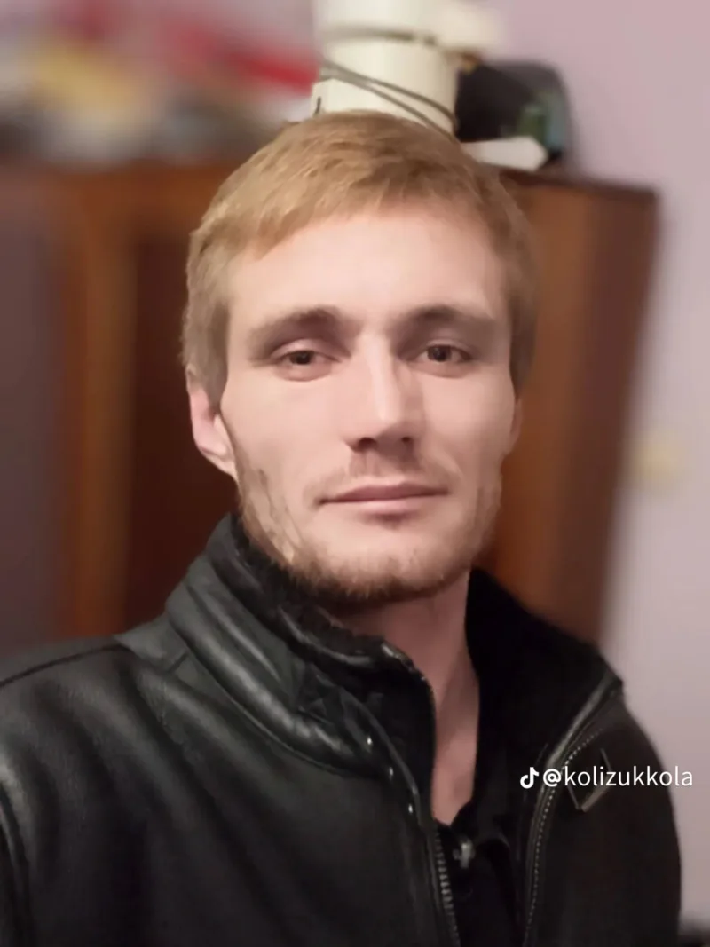 Коля, 32