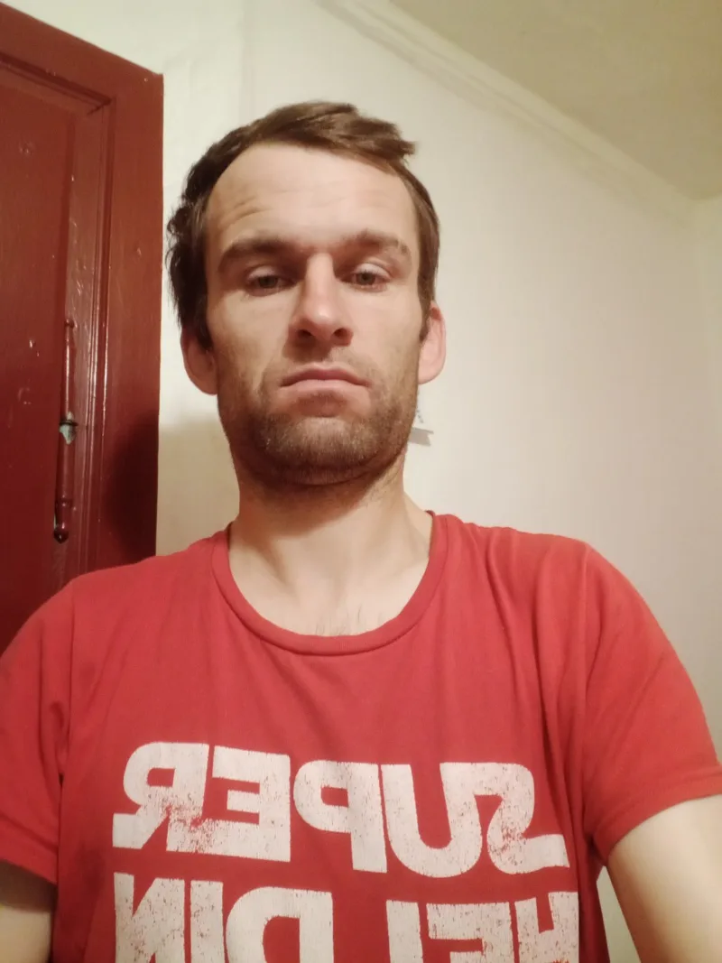Роман, 33