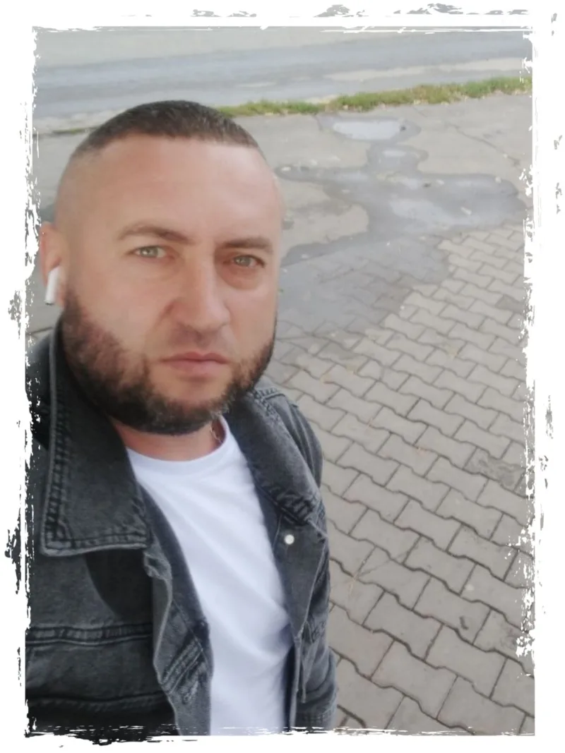 Roman, 35
