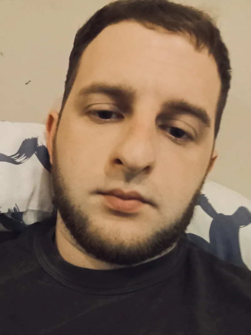 Віктор, 24