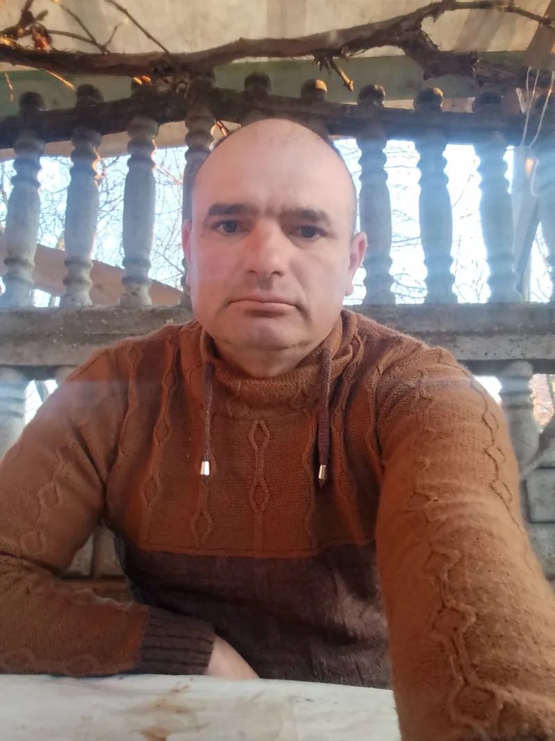 Виктор, 44