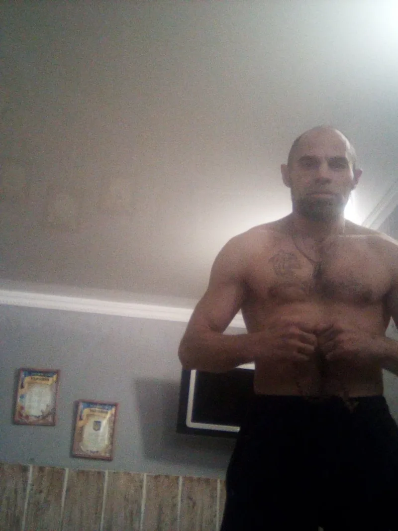 Виктор, 40