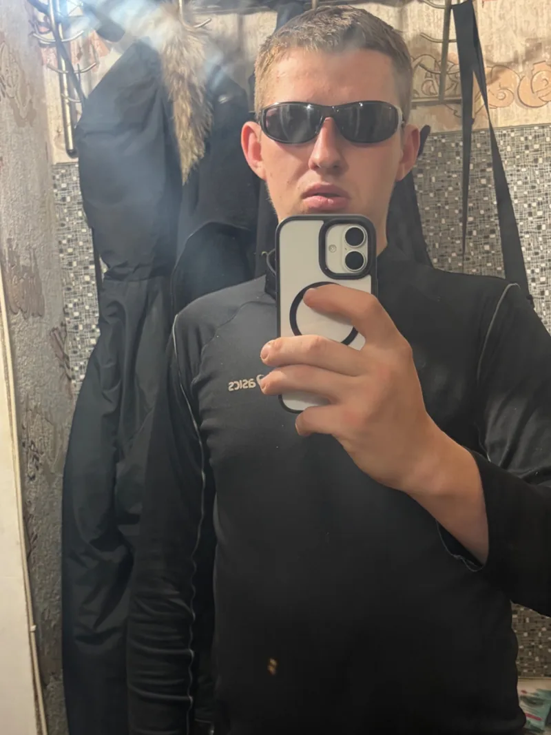 Денис, 23