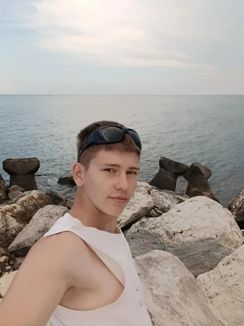 Dima, 18