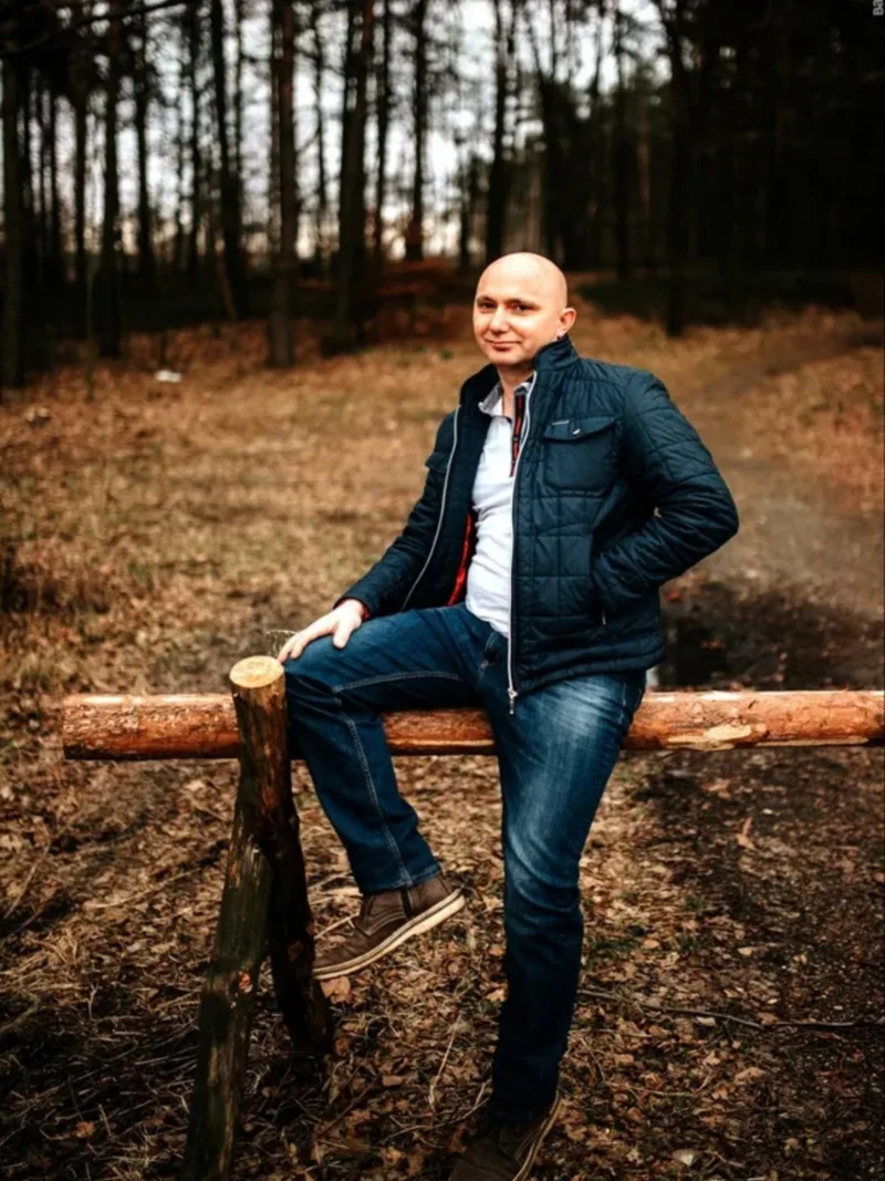 Alex, 44