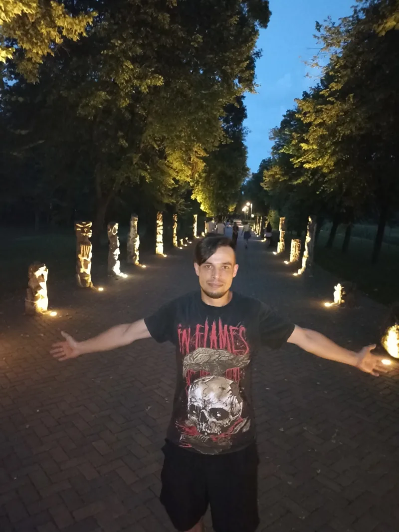 Viktor, 35