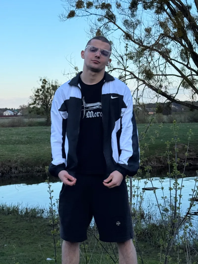 Віктор, 18