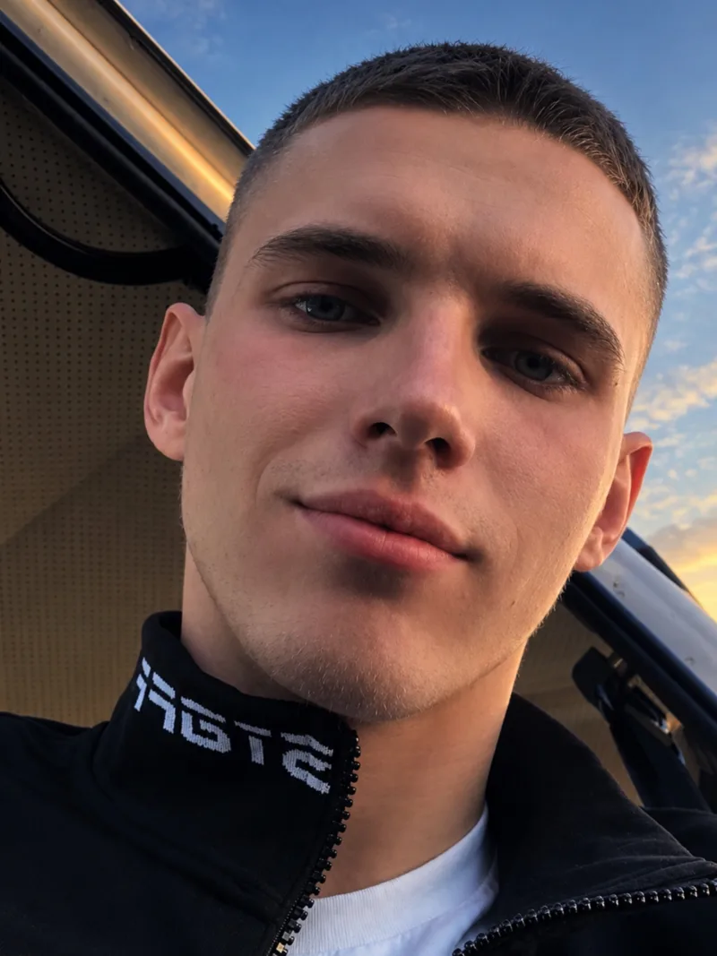 Стас, 24