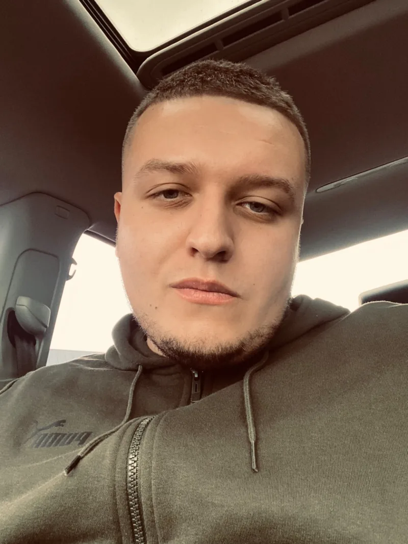 Макс, 27