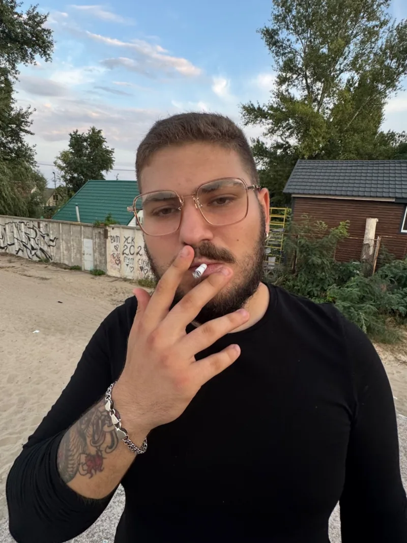 Артем, 21
