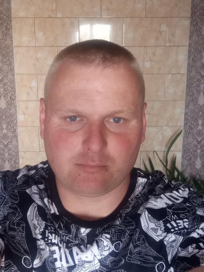 Роман, 35