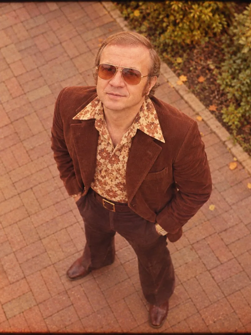 Андрій, 53