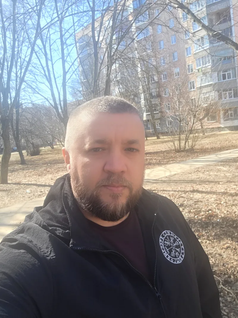 Виталий, 42