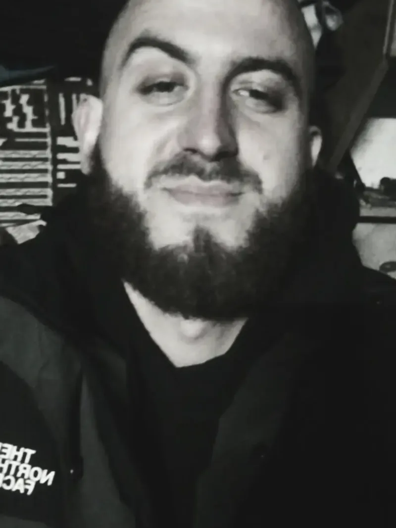 Євген, 28