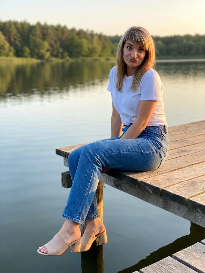 Dana, 32