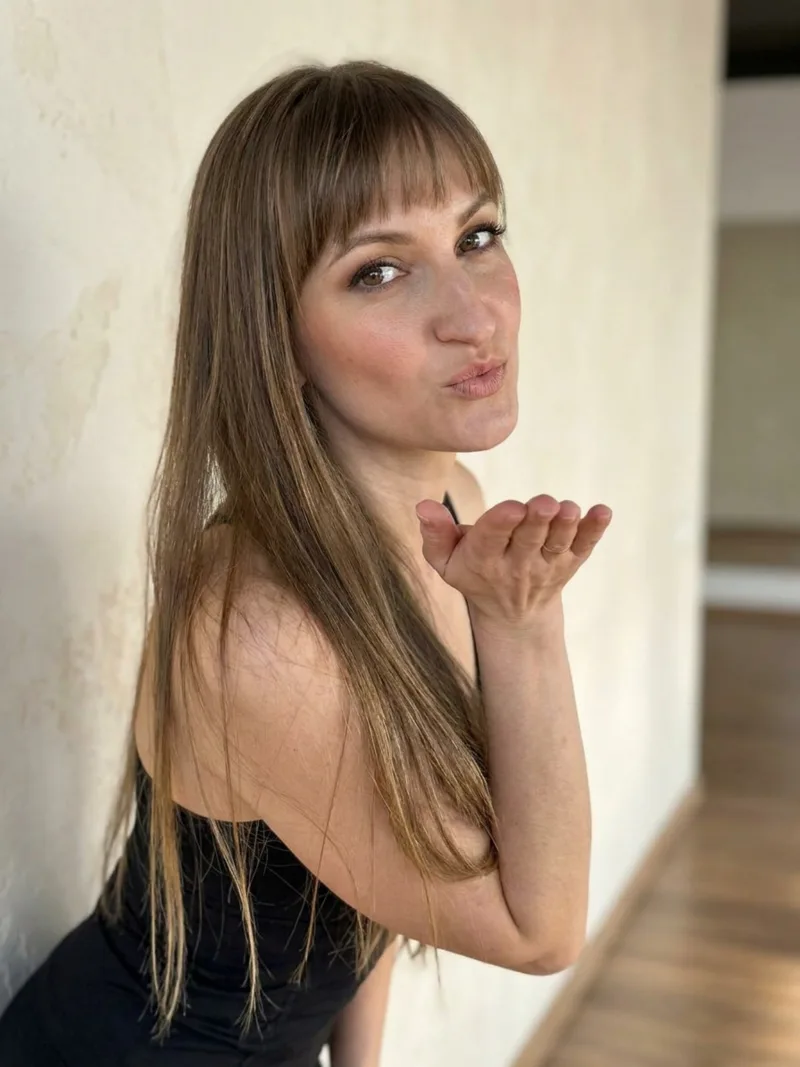 Виктория, 42