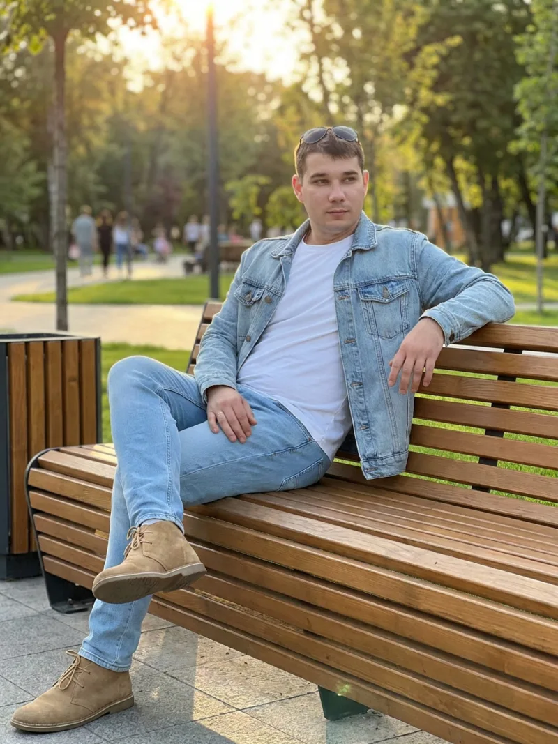 Роман, 34